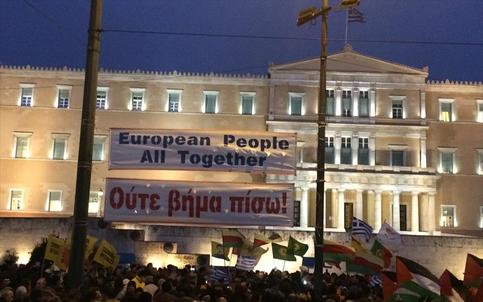Σύνταγμα - διαδήλωση υποστήριξης. 