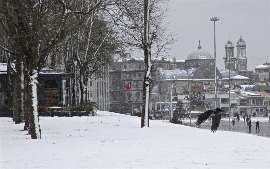Χιόνι στην Κωνσταντινούπολη. Σφοδρή κακοκαιρία έχει πλήξει και την Κωνσταντινούπολη με την θερμοκρασία να φτάνει σε πολύ χαμηλά επίπεδα