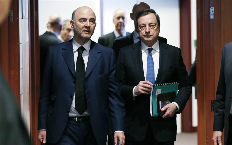 Μοσκοβισί - Ντράγκι - Eurogroup. Ο επίτροπος οικονομικών και νομισματικών υποθέσεων Πιέρ Μοσκοβισί και ο πρόεδρος της Ευρωπαϊκής Κεντρικής Τράπεζας Μάριο Ντράγκι.