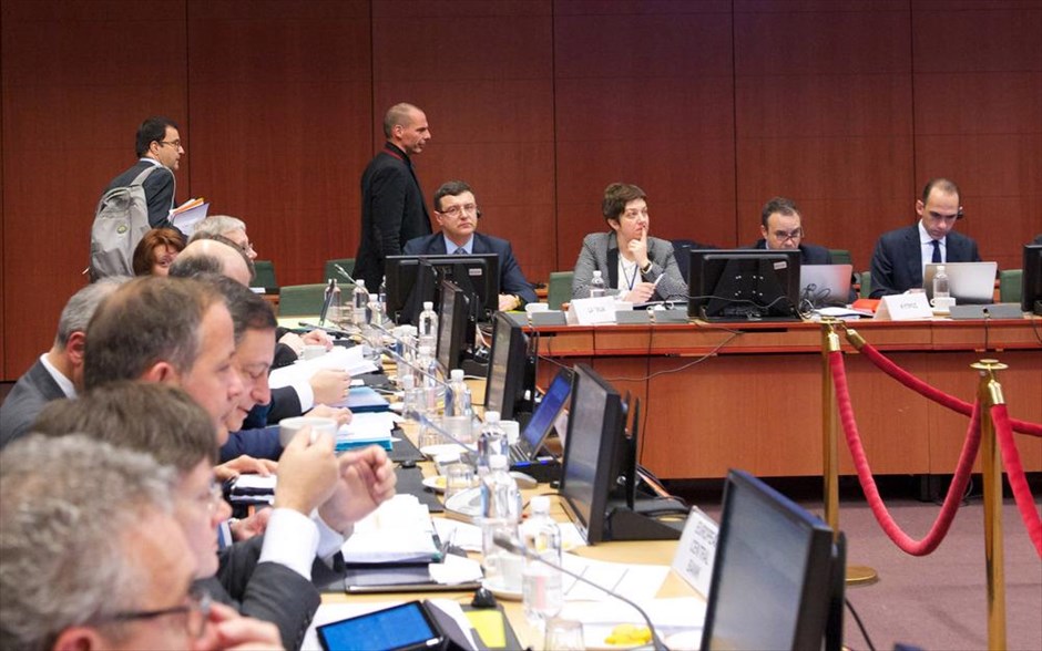 Γιάνης Βαρουφάκης - Eurogroup. Ο υπουργός Οικονομικών Γιάνης Βαρουφάκης (Κ) μπαίνει στην αίθουσα για τη συνεδρίαση του Eurogroup.