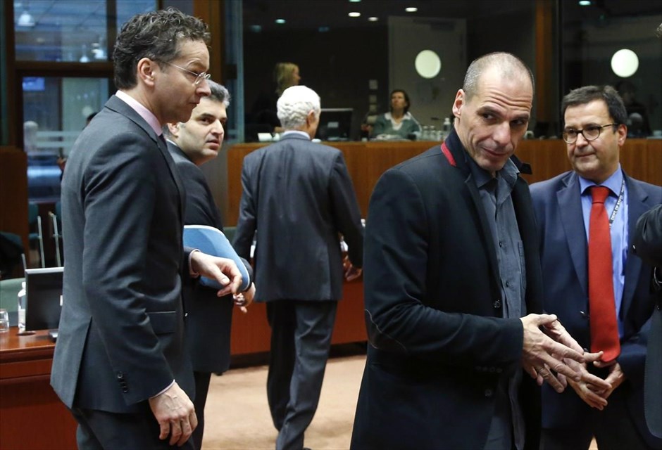 Ecofin: Διαβουλεύσεις μετά το αδιέξοδο. O πρόεδρος του Εurogroup Γερούν Ντέισελμπλουμ και ο Έλληνας υπουργός Οικονομικών Γιάνης Βαρουφάκης κατά τη διάρκεια της συνεδριάσης του Ecofin στις Βρυξέλλες. Στην ανάγκη η Ελλάδα να ζητήσει παράταση του προγράμματος, κάτι που όπως είπε, μπορεί να ανοίξει το δρόμο για ευελιξία, επέμεινε ο πρόεδρος του Εurogroup Γερούν Ντέισελμπλουμ, με σημερινές του δηλώσεις, στον απόηχο του χθεσινού αδιεξόδου. Από την πλευρά του ο υπουργός Οικονομικών Γιάνης Βαρουφάκης δήλωσε ότι «το επόμενο βήμα είναι το υπεύθυνο βήμα».