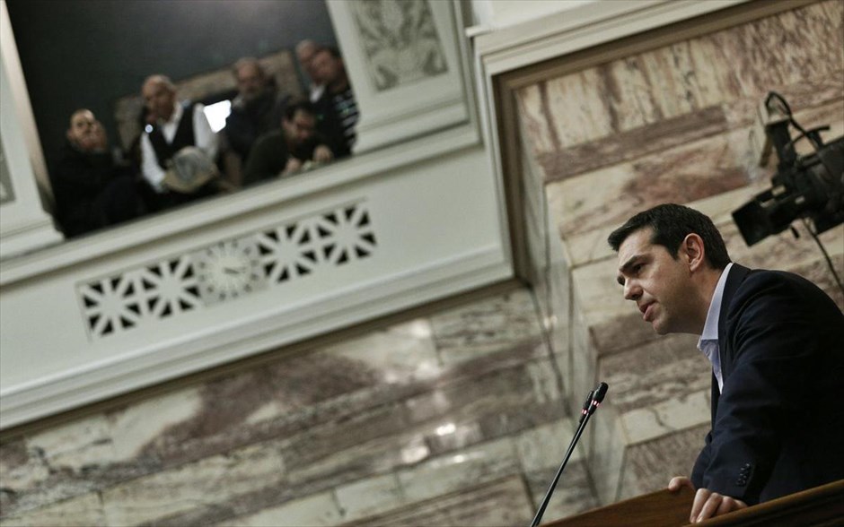 Τον υποψήφιο ΠτΔ ανακοίνωσε ο πρωθυπουργός Α. Τσίπρας. Τον Προκόπη Παυλόπουλο πρότεινε ο πρωθυπουργός Αλέξης Τσίπρας για την Προεδρία της Δημοκρατίας, κατά την ομιλία του στην Κοινοβουλευτική Ομάδα του ΣΥΡΙΖΑ. Όπως είπε, η ευρύτερη δυνατή συναίνεση είναι απαραίτητη για ξεπεράσουμε καθε δυσκολία. «Ζούμε τη γέννηση μιας νέας εποχής, είναι αναγκαία όσο ποτέ άλλοτε η ενότητα του λαού μας στην κοινωνία αλλά και σε επίπεδο πολιτικό και πολιτειακό» σημείωσε.