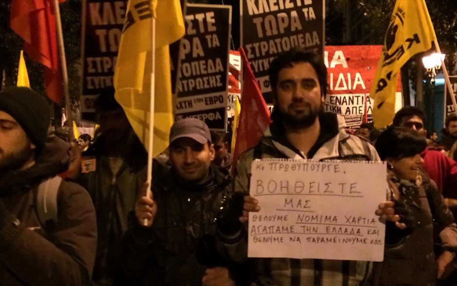 Συλλαλητήριο κατά των κέντρων κράτησης μεταναστών. Στιγμιότυπο από το συλλαλητήριο στα Προπύλαια με αίτημα το κλείσιμο των κέντρων κράτησης μεταναστών. Τη διαδήλωση διοργάνωσε η «Κίνηση Ενωμένοι ενάντια στον Ρατσισμό και τη Φασιστική Απειλή».
&nbsp;