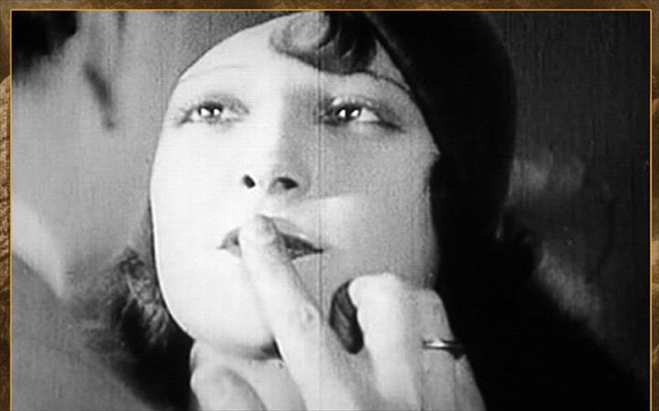 «Erotikon». «Erotikon»: Το ασπρόμαυρο βωβό δράμα του 1929, επίσης του Γκουστάβ Μασατί - με τους Ίτα Ρίνα, Όλαφ Φιορντ, Σαρλότ Σούζα και Τεοντόρ Πίστεκ - ήταν η πρώτη τσεχοσλοβακική ταινία με γυμνές σκηνές και εξόργισε με τα αποκαλυπτικά πλάνα της, περιγράφοντας την ιστορία μιας παντρεμένης γυναίκας, που υποκύπτει ξανά σε έναν παλιό της έρωτα.