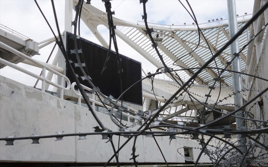 Μέτρα ασφαλείας στο ΟΑΚΑ για τον ημιτελικό κυπέλλου. Μέτρα ασφαλείας στο ΟΑΚΑ, μερικές ώρες πριν την έναρξη του αγώνα ΑΕΚ - Ολυμπιακός για το Κύπελλο Ελλάδας.
