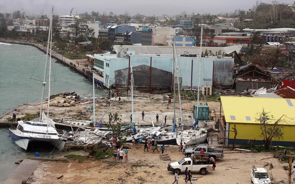 Ο κυκλώνας Παμ ισοπέδωσε το Βανουάτου. Οι καταστροφές που σημειώθηκαν στο λιμάνι της πόλης Πόρτ Βίλα είναι εκτεταμένες, καθώς οι ισχυροί άνεμοι οδήγησαν πολλά από τα καράβια στη στεριά.