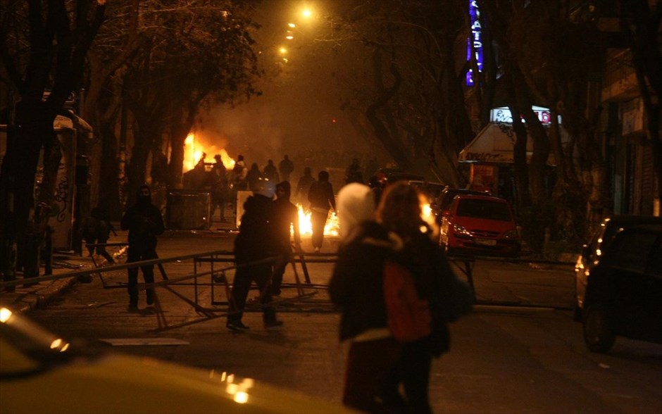 Επεισόδια έπειτα από πορεία αντιεξουσιαστών στο κέντρο της Αθήνας. 