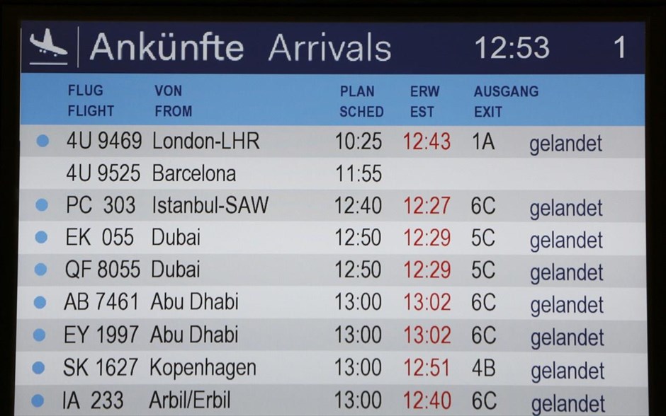 Germanwings - Συντριβή αεροπλάνου στη νότια Γαλλία - Airbus A320 - Αεροδρόμιο Ντίσελντορφ. Πίνακας πληροφοριών για τις αφίξεις, δείχνει την πτήση 4U 9525 στο αεροδρόμιο του Ντίσελντορφ.