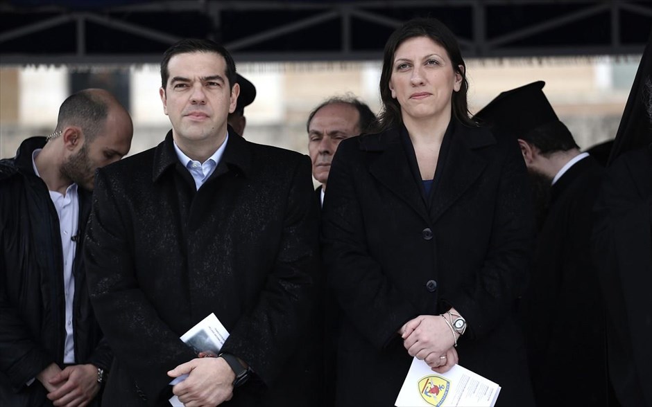 Στρατιωτική παρέλαση και γλέντι υπό βροχή για την 25η Μαρτίου. 