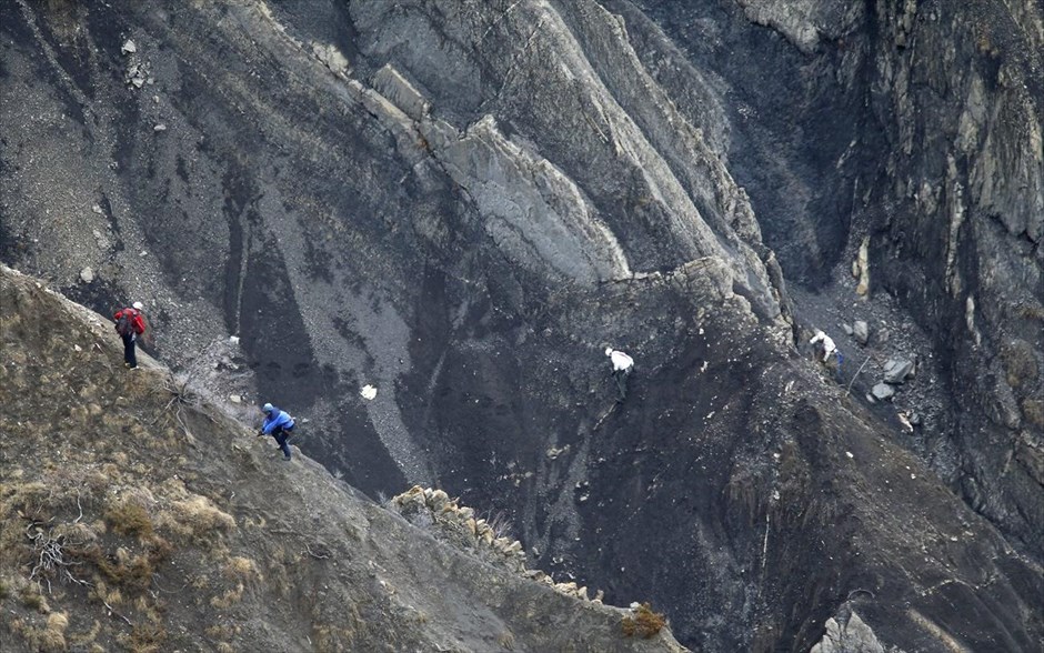 Germanwings - Συντριβή αεροπλάνου στη νότια Γαλλία . 