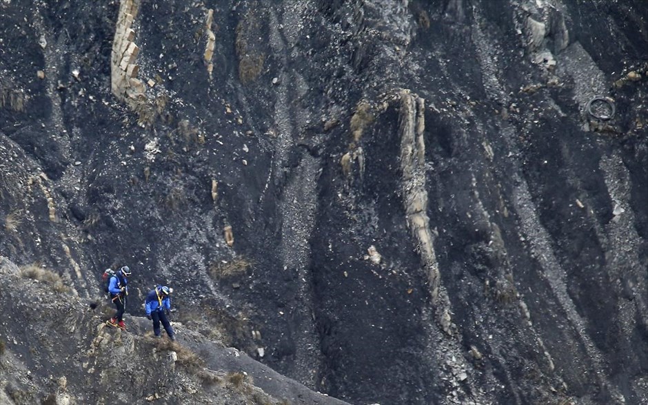 Germanwings - Συντριβή αεροπλάνου στη νότια Γαλλία . 