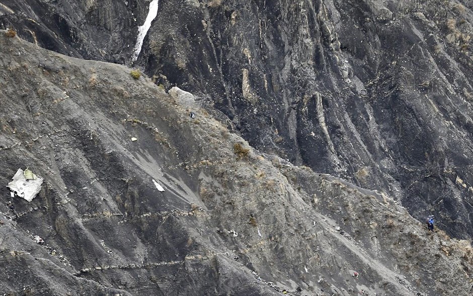 Germanwings - Συντριβή αεροπλάνου στη νότια Γαλλία . 