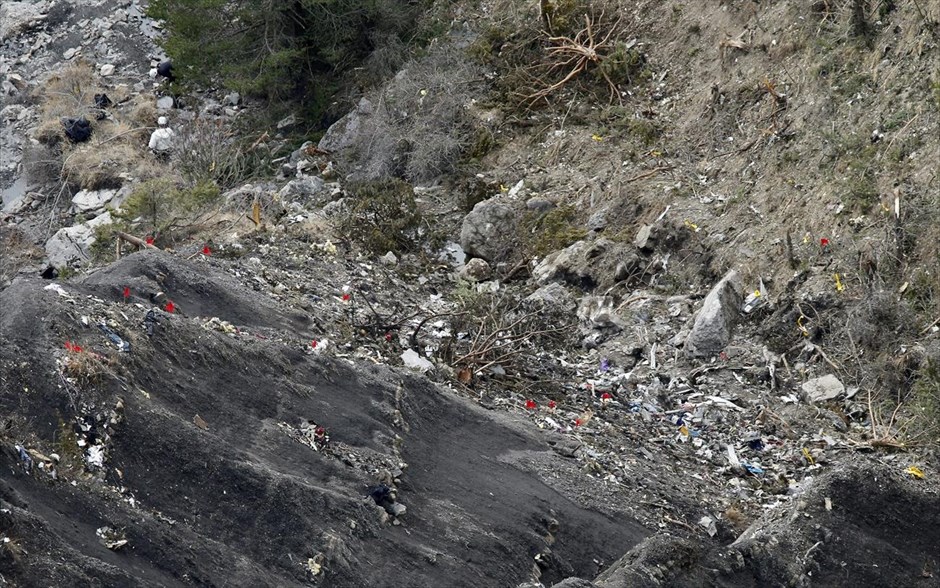 Germanwings - Συντριβή αεροπλάνου στη νότια Γαλλία . 