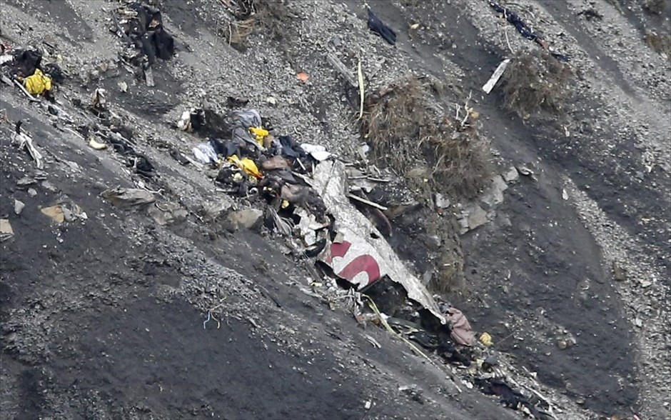 Germanwings - Συντριβή αεροπλάνου στη νότια Γαλλία . 