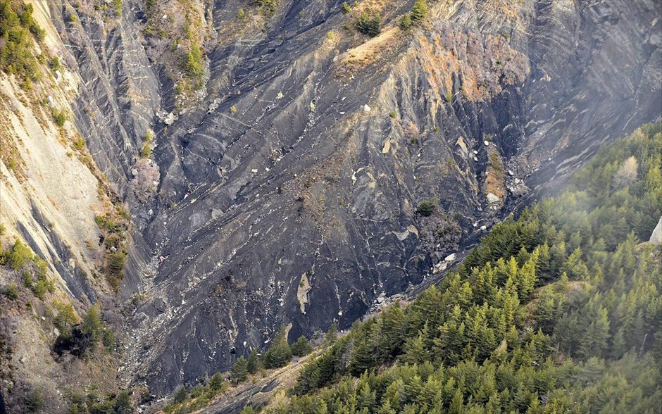 Germanwings - Συντριβή αεροπλάνου στη νότια Γαλλία . 