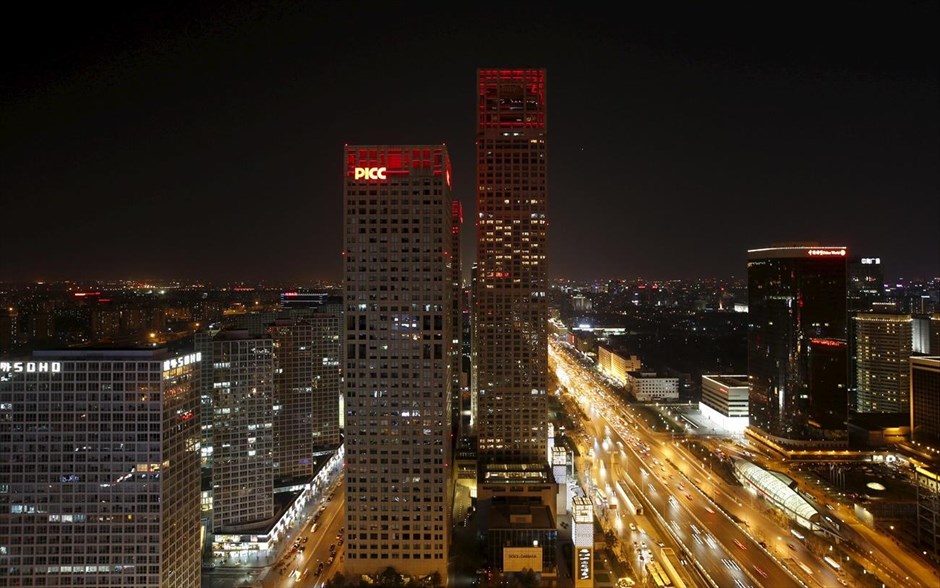 Η Ώρα της Γης - Κίνα - Πεκίνο. Πεκίνο, Κίνα.
A general view shows Yintai Centre buildings before Earth Hour in Beijing