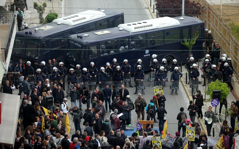 Δίκη Χρυσής Αυγής #9. Υπό δρακόντεια μέτρα ασφαλείας και εν μέσω συλλαλητηρίων και συγκεντρώσεων διαμαρτυρίας διεξάγεται η δίκη για την υπόθεση της Χρυσής Αυγής στην ειδικά διαμορφωμένη αίθουσα των φυλακών Κορυδαλλού.