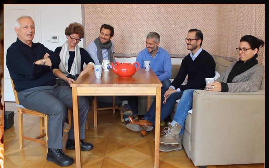 «Παράδοξη πατρίδα». «Παράδοξη πατρίδα»: Το ντοκιμαντέρ του δημοσιογράφου Νίκου Ασλανίδη, που απέσπασε το 1ο βραβείο κοινού για ταινία μεγάλου μήκους στο 17ο Φεστιβάλ Ντοκιμαντέρ Θεσσαλονίκης, παρακολουθεί τη ζωή του Στάθη Χαϊτίδη, ξεκινώντας από την περίοδο της γερμανικής κατοχής, όταν, στα 8 του χρόνια, οι ναζί σκότωσαν την οικογένειά του, και συνεχίζει με τη μετέπειτα πορεία του.