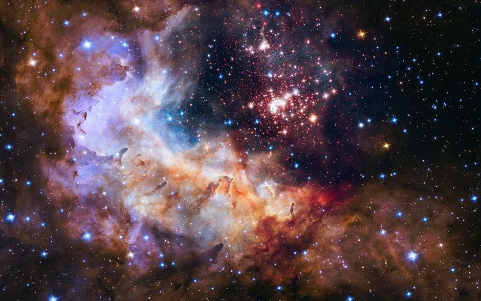 25 χρόνια Hubble. Το διαστημικό τηλεσκόπιο Hubble, το οποίο αποτελεί ορόσημο στην ιστορία της εξερεύνησης του διαστήματος, γιορτάζει τα 25 του χρόνια. Tέθηκε σε τροχιά στις 24 Απριλίου 1990 από το αμερικανικό διαστημικό λεωφορείο Discovery, με την προοπτική της εξερεύνησης του διαστήματος. Αν και δεν ήταν το πρώτο διαστημικό τηλεσκόπιο, ήταν ένα από τα πιο ευέλικτα και έδωσε σημαντικά αποτελέσματα με εικόνες όπως αυτή του γιγάντιου συμπλέγματος αστέρων Westerlund 2,&nbsp; που δεν ήταν εφικτό να ληφθούν από τα επίγεια τηλεσκόπια.