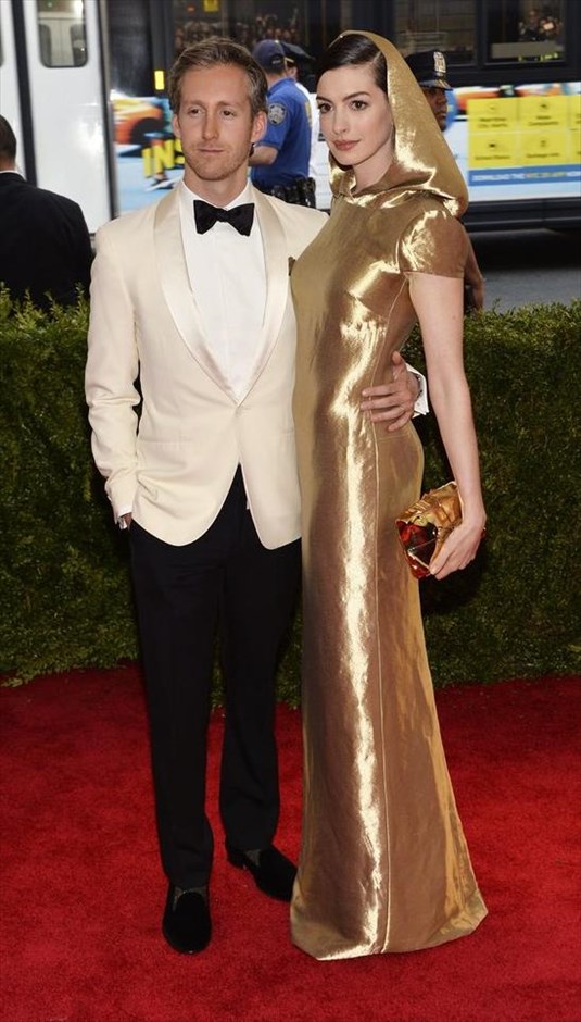 METGALA 2015. Η Αν Χάθαγουεϊ με τον Άνταμ Σούλμαν.