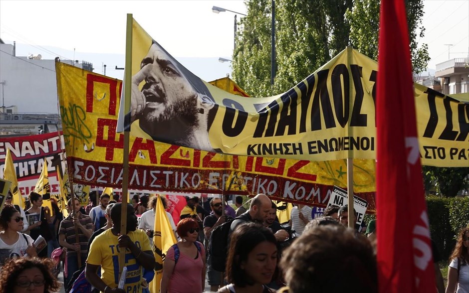 Αντιφασιστικές συγκεντρώσεις διαμαρτυρίας - Δίκη Χρυσής Αυγής - Φυλακές Κορυδαλλού. Στιγμιότυπο από την αντιφασιστική συγκέντρωση της ΚΕΕΡΦΑ για την δίκη της «Χρυσής Αυγής» την Πέμπτη 7 Μαΐου 2015 στον Κορυδαλλό. Η δίκη συνεχίζεται σήμερα εν μέσω νέων συγκεντρώσεων αντιφασιστικών οργανώσεων, αλλά και αντιδράσεων από κατοίκους και φορείς της περιοχής.