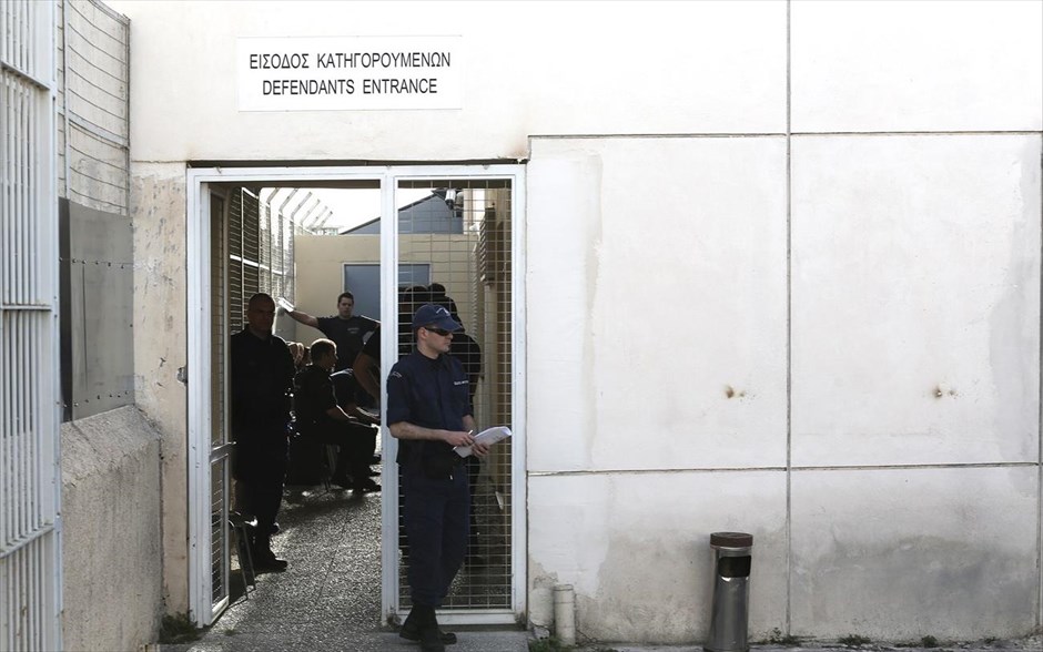 Δίκη Χρυσής Αυγής - Φυλακές Κορυδαλλού - είσοδος κατηγορουμένων. 