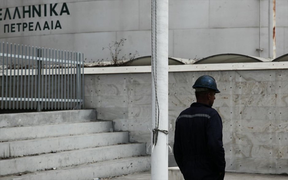 Φωτιά στα διυλιστήρια Ασπροπύργου. 