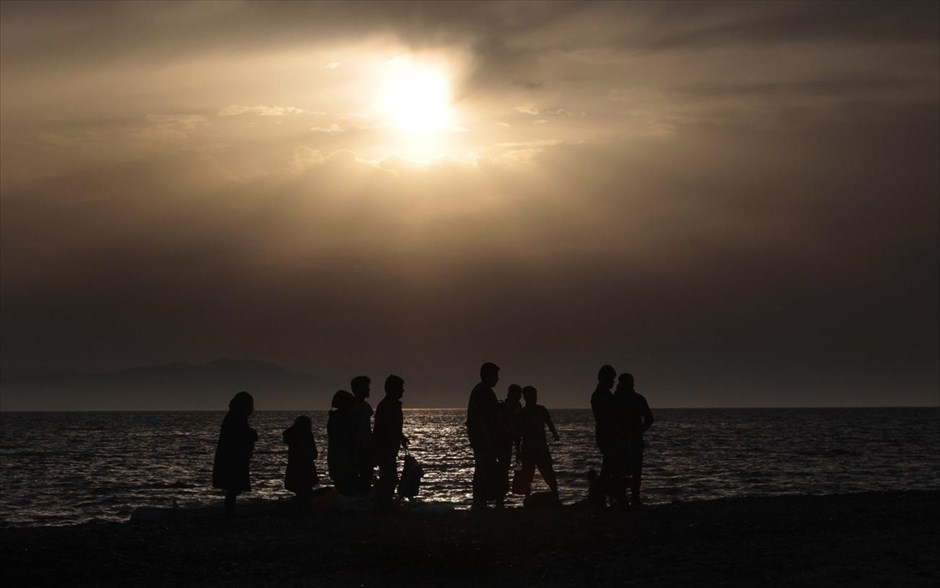 Μετανάστες: Οδοιπορικό στο νησί της Κω 12. Πρόσφυγες από το Αφγανιστάν αποβιβάζονται σε ακτή του νησιού της Κω.