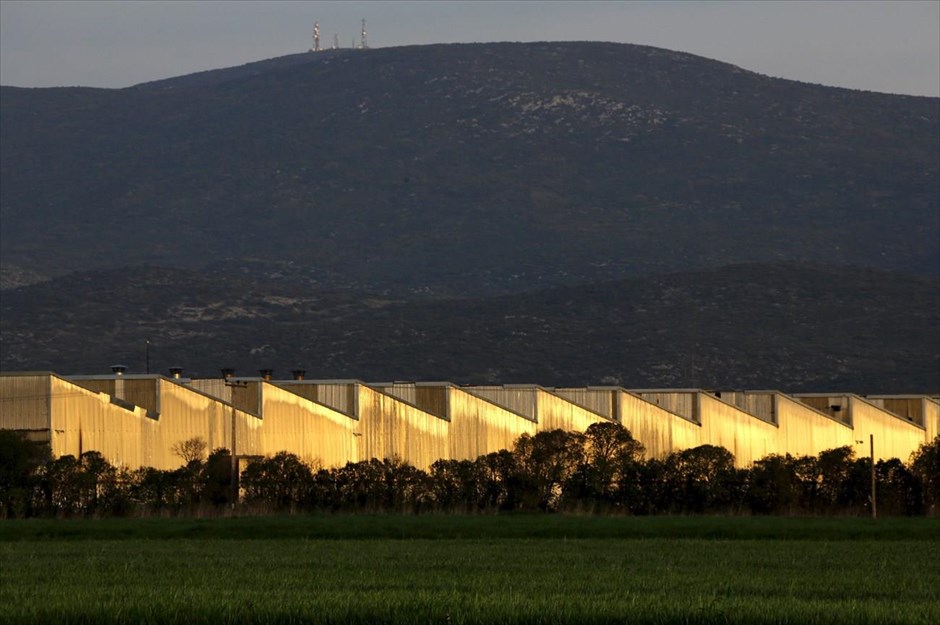 Εργοστάσια φαντάσματα - Τα απομεινάρια της ελληνικής βιομηχανίας. Το εργοστάσιο της Izola, στη Θήβα. Η Izola, κατασκευαστής οικιακών συσκευών στην Ελλάδα, ιδρύθηκε το 1930 και έκλεισε το 1986.