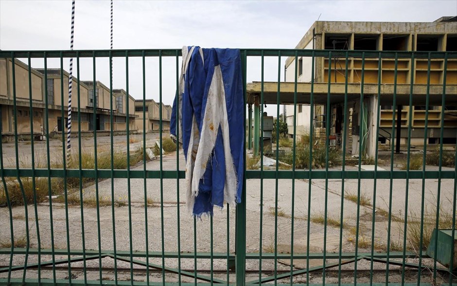 Εργοστάσια φαντάσματα - Τα απομεινάρια της ελληνικής βιομηχανίας. Εργοστάσιο μαγειρικού λαδιού, που έκλεισε το 1996, στην Ελευσίνα.