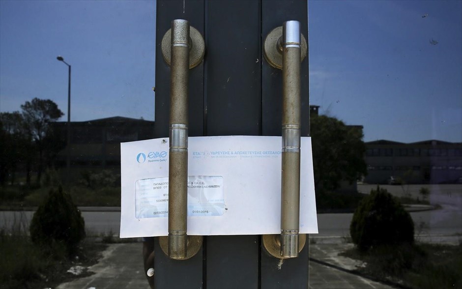 Εργοστάσια φαντάσματα - Τα απομεινάρια της ελληνικής βιομηχανίας. Στιγμιότυπο από εργοστάσιο ενδυμάτων, το οποίο έκλεισε το 2013, στη βιομηχανική ζώνη της Σίνδου, στη Θεσσαλονίκη.