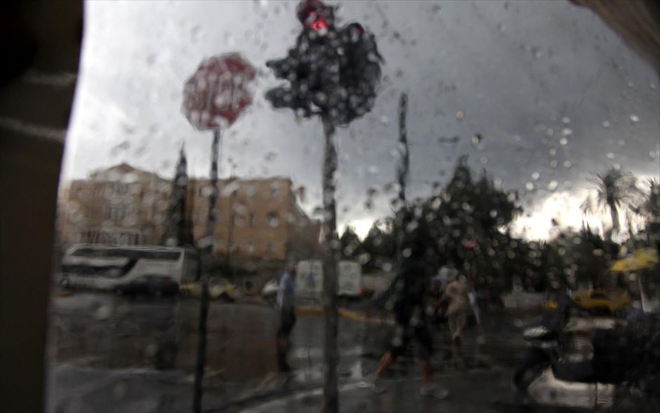 Καλοκαιρινή βροχή στην Αθήνα. Καλοκαιρινή βροχή στην Αθήνα.
