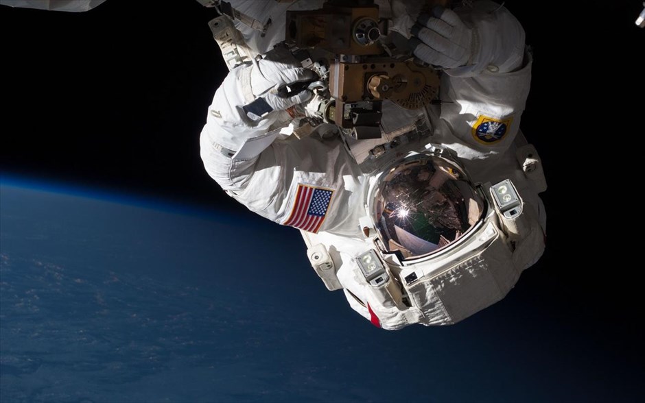 Μισός αιώνας διαστημικών περιπάτων από τη NASA. Διαστημικός περίπατος αστροναυτών της Expedition 35 στις 11 Μαΐου 2013.