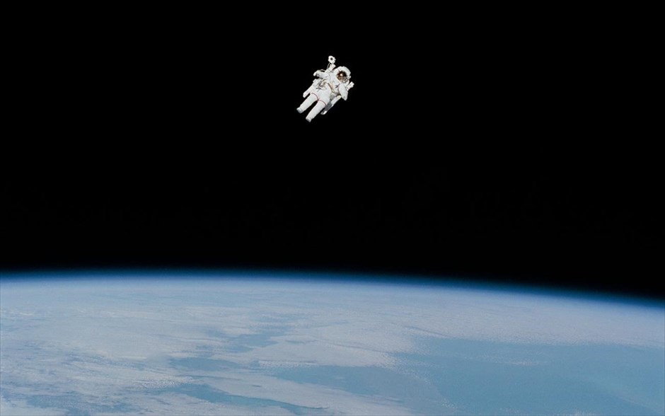 Μισός αιώνας διαστημικών περιπάτων από τη NASA. Ο πρώτος διαστημικός περίπατος, όπου ο αστροναύτης δεν ήταν προσδεδεμένος, 7 Φεβρουαρίου 1984.