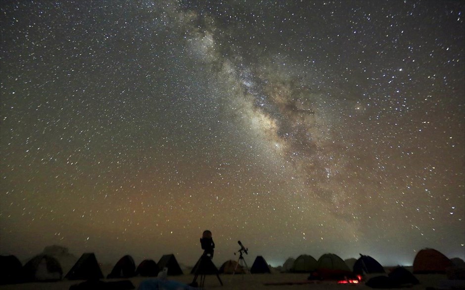 Η Λευκή Έρημος της Αιγύπτου. Ο νυχτερινός ουρανός, όπως φαίνεται από την Λευκή Έρημο.
