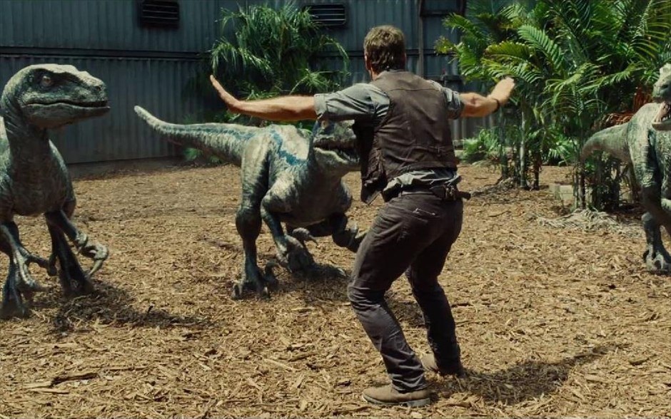  «Jurassic world» (3D). Η τέταρτη συνέχεια του πιο διάσημου πάρκου δεινοσαύρων, «Jurassic world» (3D) , που σκόρπισε για πρώτη φορά τον τρόμο το 1993, σκηνοθετημένη από τον Στίβεν Σπίλμπεργκ, ο οποίος τώρα έχει αναλάβει την παραγωγή, επανέρχεται τρισδιάστατη και πιο τρομακτική.