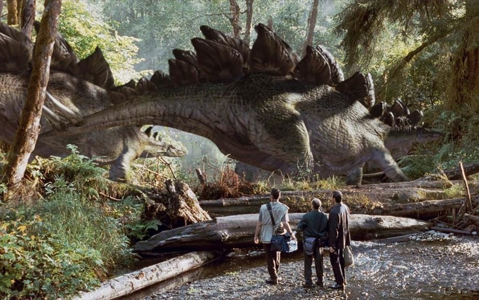  «Jurassic world» (3D). Η τέταρτη συνέχεια του πιο διάσημου πάρκου δεινοσαύρων, «Jurassic world» (3D) , που σκόρπισε για πρώτη φορά τον τρόμο το 1993, σκηνοθετημένη από τον Στίβεν Σπίλμπεργκ, ο οποίος τώρα έχει αναλάβει την παραγωγή, επανέρχεται τρισδιάστατη και πιο τρομακτική.