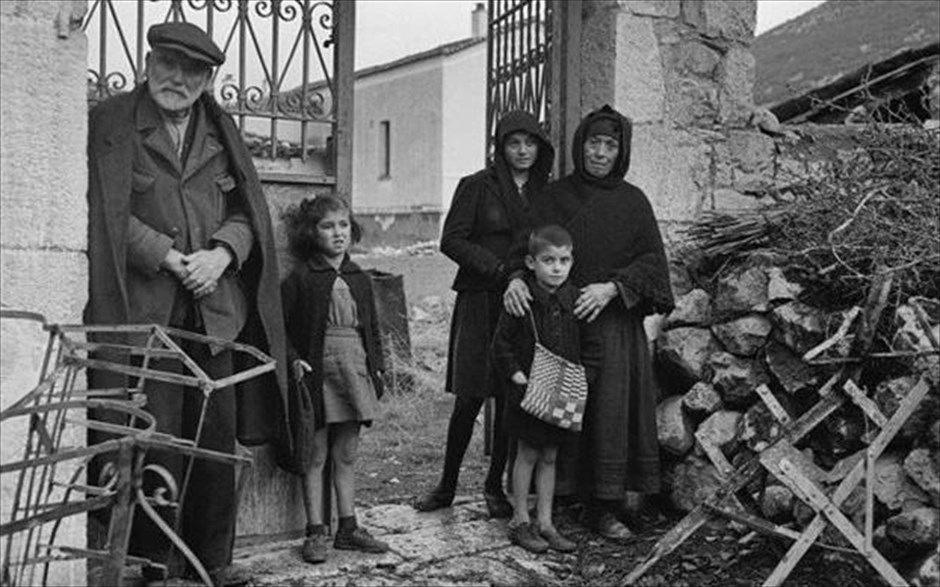  «Ένα τραγούδι για τον Αργύρη». «Ένα τραγούδι για τον Αργύρη»: Μια ταινία για την αντιμετώπιση του προσωπικού θρήνου ενός ανθρώπου, που, σε ηλικία 4 ετών, έχασε τους γονείς του στη σφαγή του Διστόμου, για την πορεία του στον δρόμο της επιστήμης, αλλά και τη συνειδητοποίηση του ιστορικού χρέους που είχε για τη διεκδίκηση των γερμανικών αποζημιώσεων.