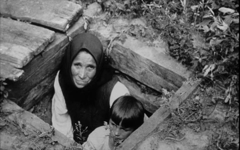  «Zvenigora». Το ασπρόμαυρο βωβό δράμα φαντασίας, «Zvenigora», του Ουκρανού σκηνοθέτη, σεναριογράφου και ηθοποιού του σοβιετικού κινηματογράφου, Αλεξάντερ Ντοβζένκο, που γυρίστηκε το 1928, με πρωταγωνιστές τον ίδιο και τον Μιχαήλ Γιογκανσόν, αφηγείται την ιστορία ενός γέροντα, ο οποίος εξιστορεί&nbsp; το μυστήριο της σπηλιάς του βουνού Σβενιγκόρα.