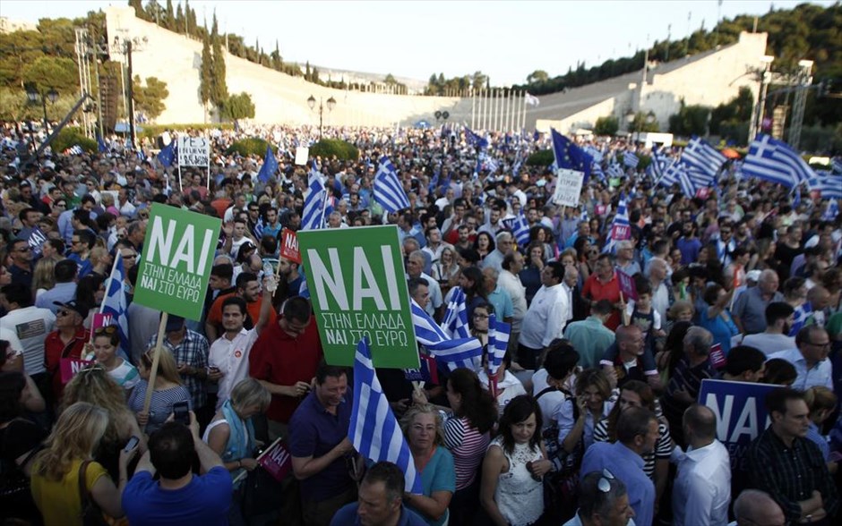 Συγκέντρωση στο Καλλιμάρμαρο - ΝΑΙ. Διαδηλωτές κατά τη διάρκεια συγκέντρωσης υπέρ του «ΝΑΙ» στο δημοψήφισμα της 5ης Ιουλίου.