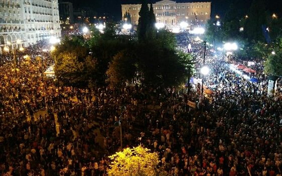 Συγκέντρωση στο Σύνταγμα - ΟΧΙ. Πανοραμική φωτογραφία από την πλατεία Συντάγματος.