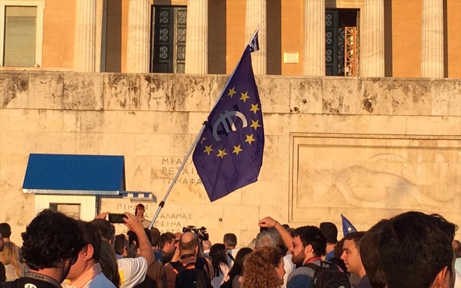  Συγκέντρωση μένουμε Ευρώπη στο Σύνταγμα. 