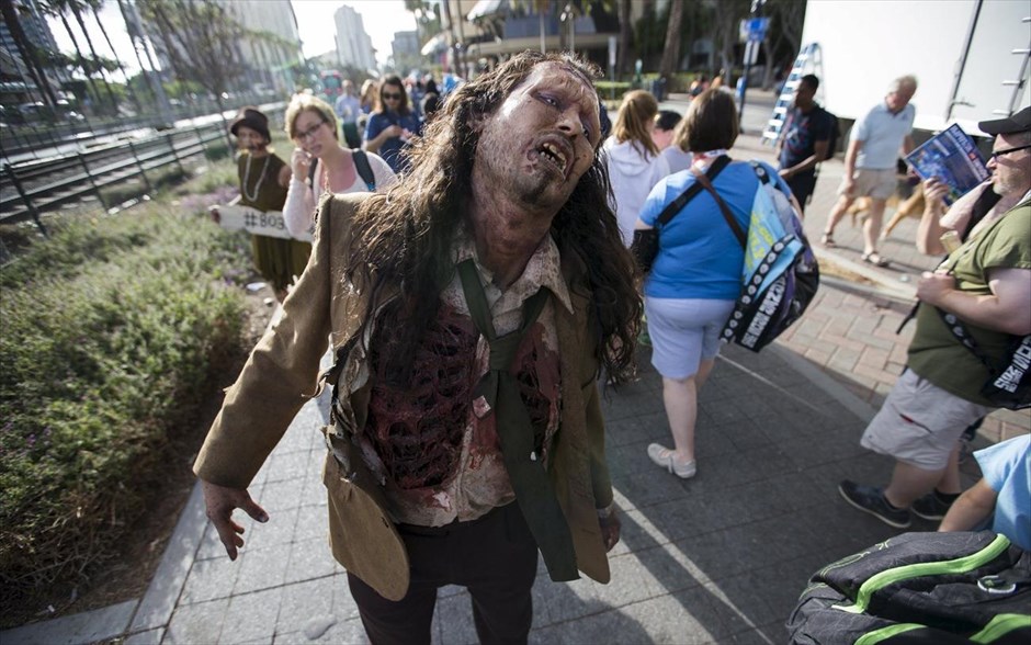 Comic-Con - Σαν Ντιέγκο. Συμμετέχοντας ντυμένος ζόμπι.