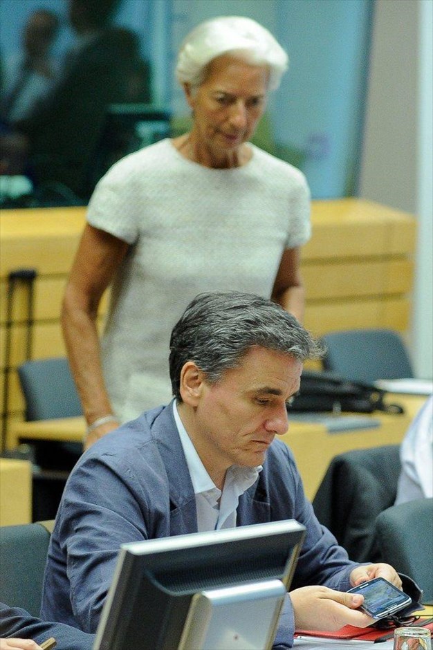 Ευκλείδης Τσακαλώτος - Eurogroup - Λαγκάρντ. Ο υπουργός Οικονομικών Ευκλείδης Τσακαλώτος και η επικεφαλής του ΔΝΤ Κριστίν Λαγκάρντ σε στιγμιότυπο από τη συνεδρίαση του Eurogroup.&nbsp;Οι υπουργοί Οικονομικών της Ευρωζώνης συνεδριάζουν σήμερα, έχοντας ως βάση συζήτησης την αξιολόγηση των θεσμών επί της ελληνικής πρότασης για ένα νέο πρόγραμμα στήριξης.
