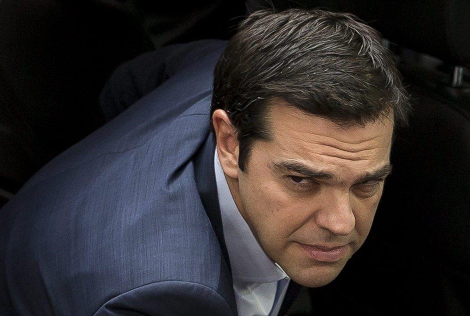 Ο Αλ. Τσίπρας στη Σύνοδο Κορυφής των ηγετών της Ευρωζώνης. «Είμαστε έτοιμοι για έντιμο συμβιβασμό. Το οφείλουμε στους λαούς της Ευρώπης. Μπορούμε να φτάσουμε σήμερα σε συμφωνία αν το θέλουν όλα τα εμπλεκόμενα μέρη» δήλωσε ο πρωθυπουργός Αλέξης Τσίπρας προσερχόμενος στο κτήριο του Ευρωπαϊκού Συμβουλίου εν όψει της Συνόδου Κορυφής των ηγετών της Ευρωζώνης.