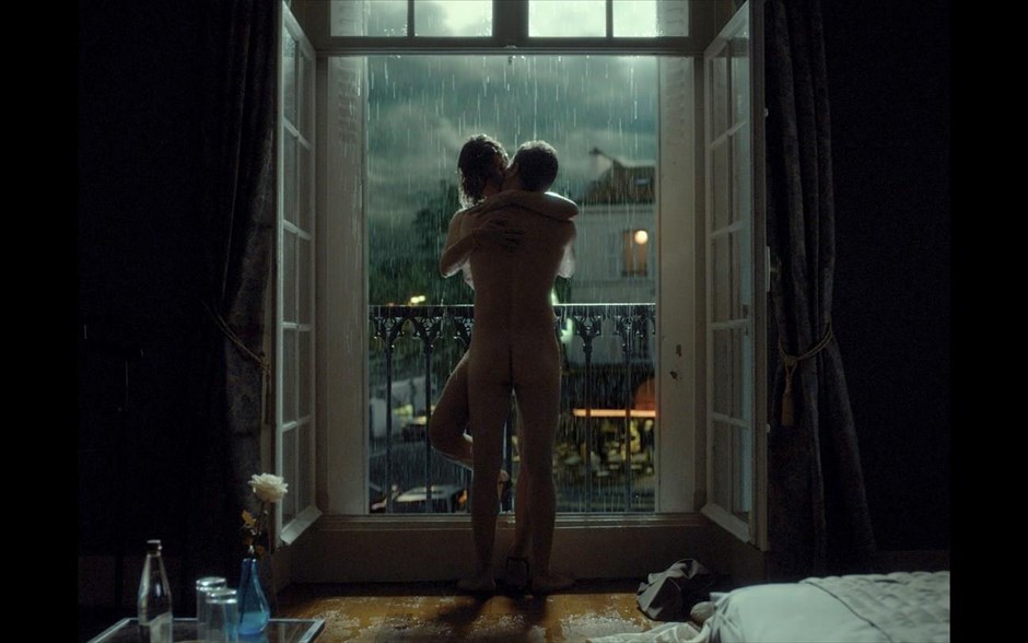The Blue Room . «Το μπλε δωμάτιο»:&nbsp;Ο Γάλλος σκηνοθέτης και ηθοποιός Ματιέ Αμαλρίκ μεταφέρει στον κινηματογράφο το ομώνυμο αστυνομικό μυθιστόρημα του Ζωρζ Σιμενόν, αναλαμβάνοντας και τον πρωταγωνιστικό ρόλο.