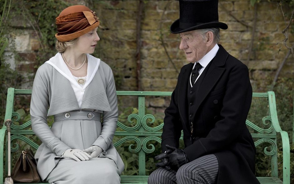Mr   holmes. «Ο κος Χολμς»:&nbsp;Βασισμένη στο μυθιστόρημα του Μιτς Κάλιν, «A slight trick of the mind», η αστυνομική ταινία του - δύο φορές υποψήφιου για Όσκαρ - Μπιλ Κόντον παρακολουθεί τον διάσημο Σέρλοκ Χολμς, όταν βρίσκεται πια σε προχωρημένη ηλικία.&nbsp;