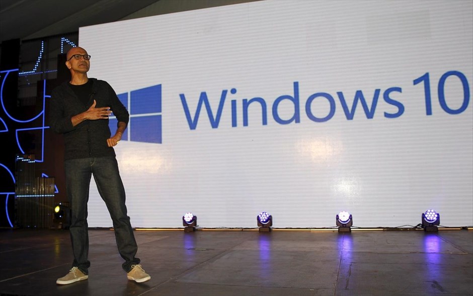 Ναϊρόμπι: Πρεμιέρα για τα Windows 10. Ο CEO της Microsoft Σάτια Ναντέλα μιλά σε συνέδρους κατά τη διάρκεια της παρουσίασης του νέου λειτουργικού της εταιρείας στην πρωτεύουσα της Κένυας. Ενθουσιώδεις είναι οι πρώτες κριτικές για το νέο λειτουργικό της Microsoft, τα Windows 10, τα οποία πραγματοποίησαν την πρεμιέρα τους σήμερα, Τετάρτη. Όπως είναι γνωστό, το νέο λειτουργικό προσφέρεται δωρεάν στους περισσότερους χρήστες- τουλάχιστον, σε όσους έχουν μεριμνήσει να κάνουν κράτηση σε πρώτη φάση- για διάστημα ενός έτους, ως upgrade από προηγούμενες εκδόσεις. Ωστόσο, οι εταιρείες θα πρέπει να πληρώνουν κανονικά για τις δικές τους εκδόσεις, όπως και οι κατασκευαστές PC για την προεγκατάστασή τους.