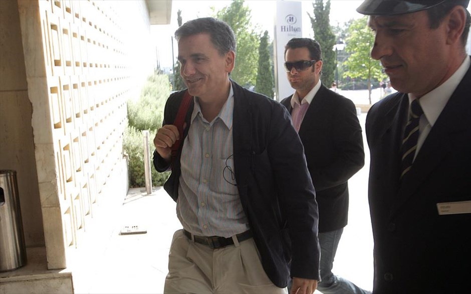 Συνάντηση Ευκλ. Τσακαλώτου - Γ. Σταθάκη με τους θεσμούς. Ο υπουργός Οικονομικών Ευκλείδης Τσακαλώτος κατά την άφιξή του στη συνάντηση με τους εκπροσώπους των θεσμών στο πλαίσιο των διαπραγματεύσεων που βρίσκονται σε εξέλιξη. Η συνάντηση πραγματοποιείται στο χώρο διαμονής των θεσμών.