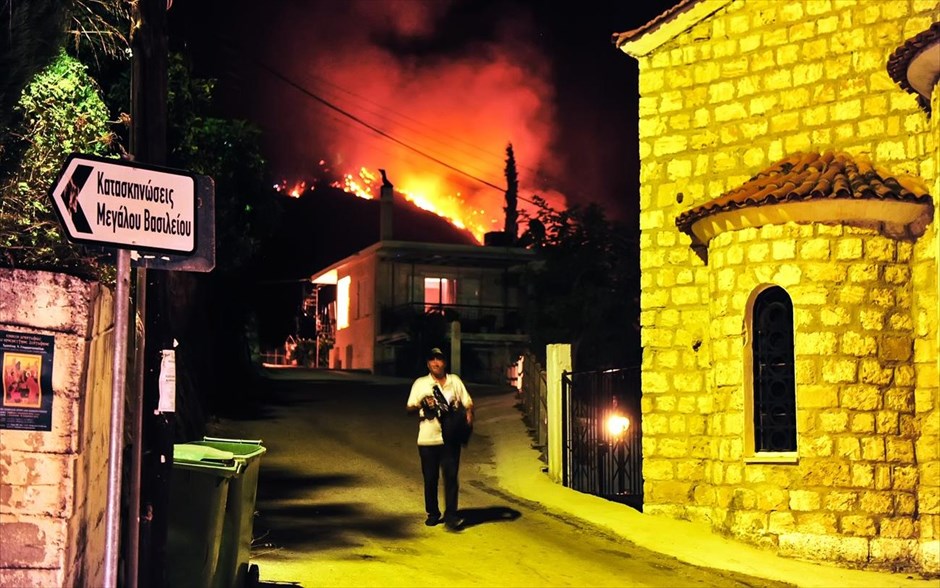Πυρκαγιά - Φωτιά - Καλλιθέα Ξυλόκαστρου. 